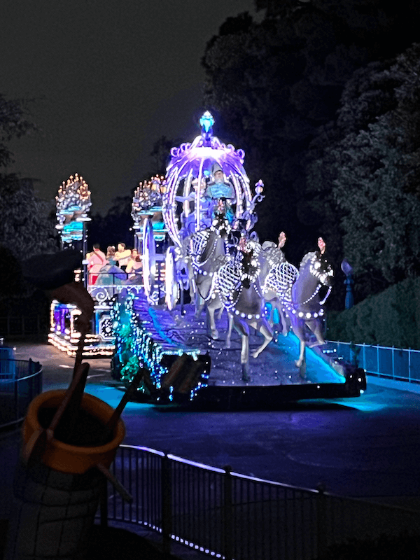 東京迪士尼夜間花車遊行