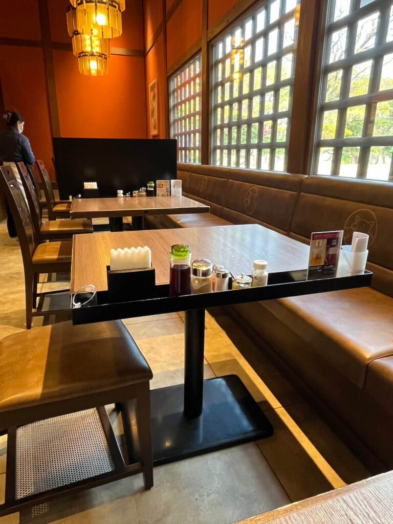 矢場味噌豬排 橫丁店 用餐環境