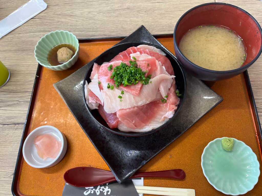 清水魚市場 市場館 小川：黑鮪魚切落丼