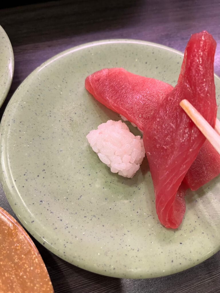 迴轉壽司龜正：飯少