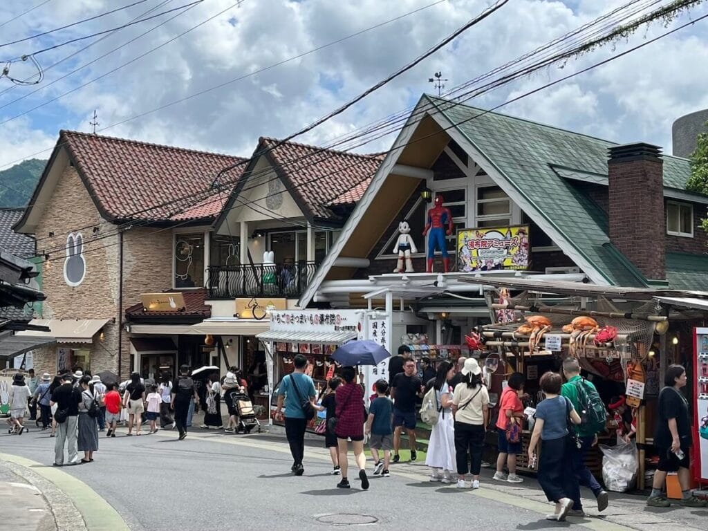 由布院街景