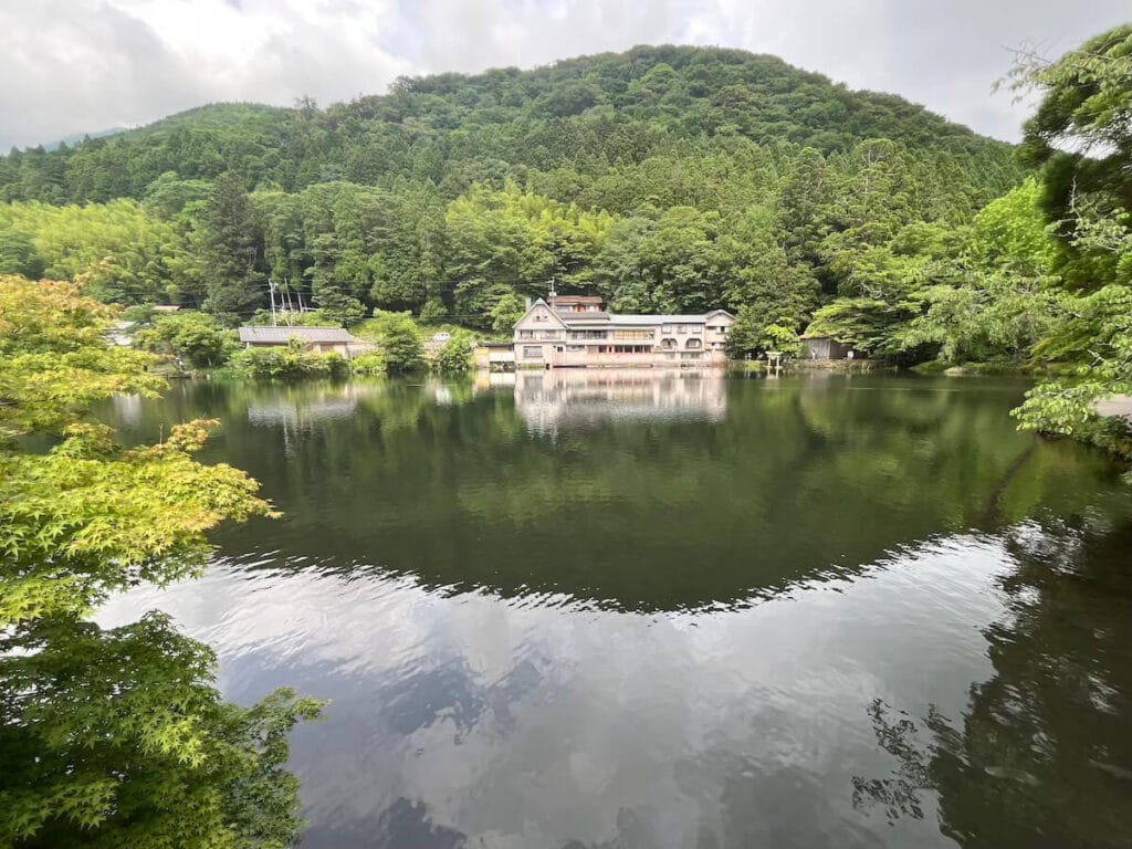 金鱗湖