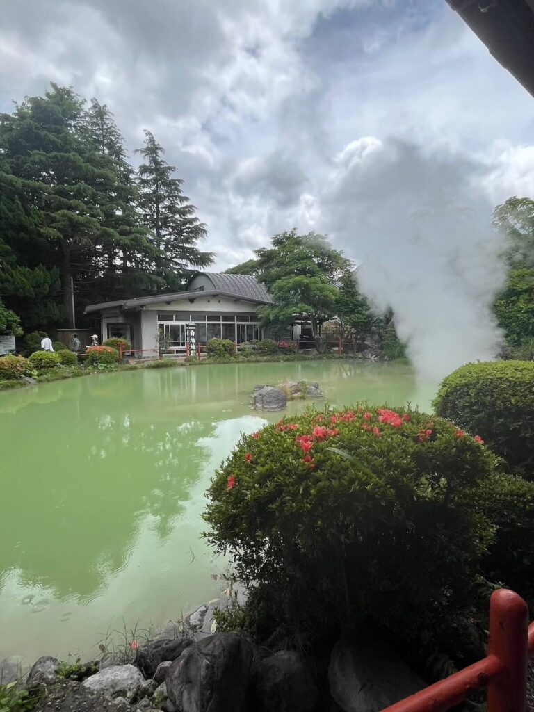 別府地獄巡禮:白池地獄